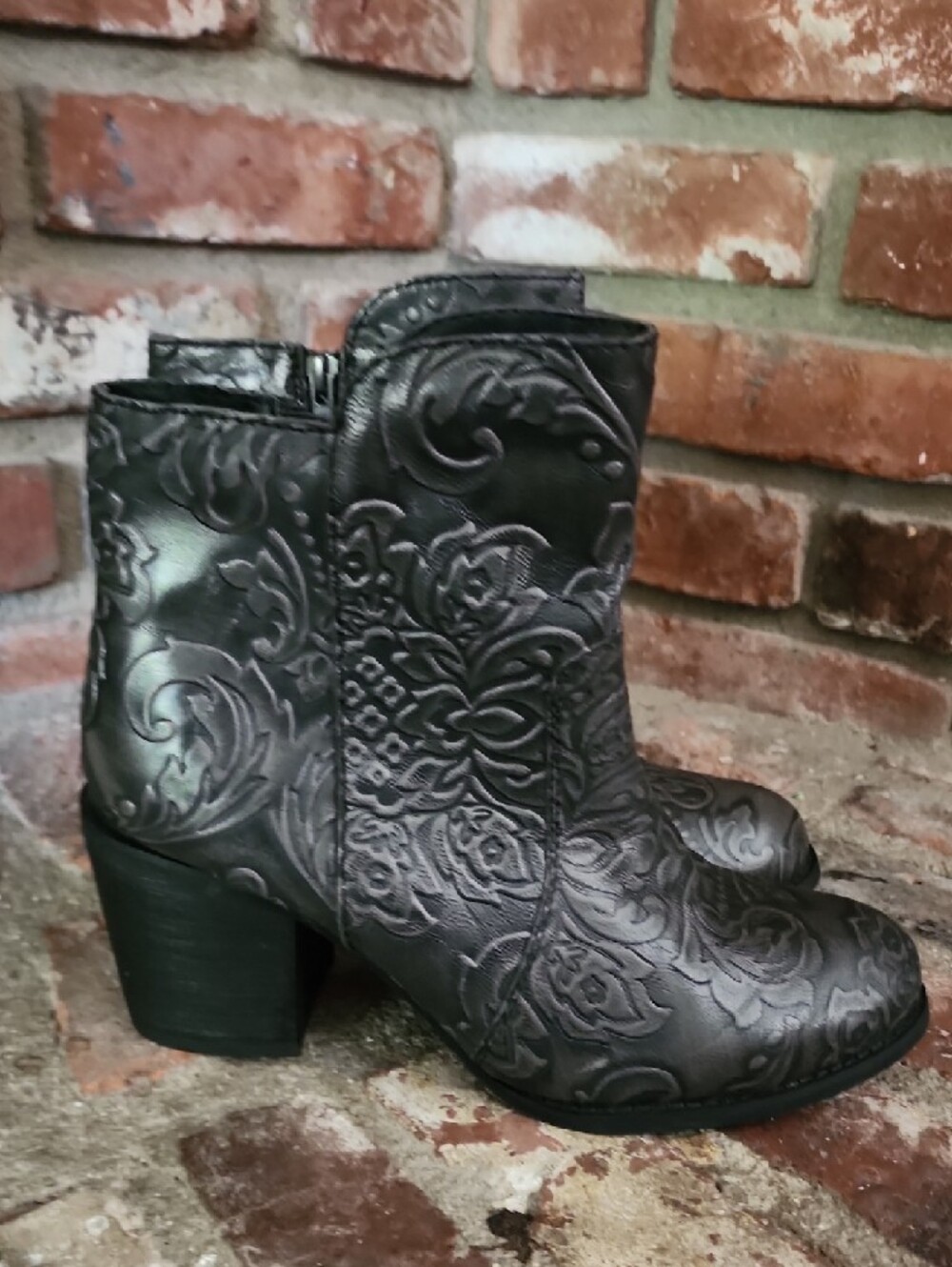 Sterling River Brown Embossed Floral Western Ankle Boots Size 9 - Picture 3 of 8